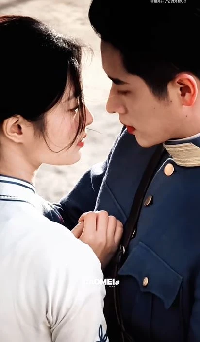 Camera quay lén Thừa Lỗi và Từ Nhược Hàm nửa đêm hôn nhau