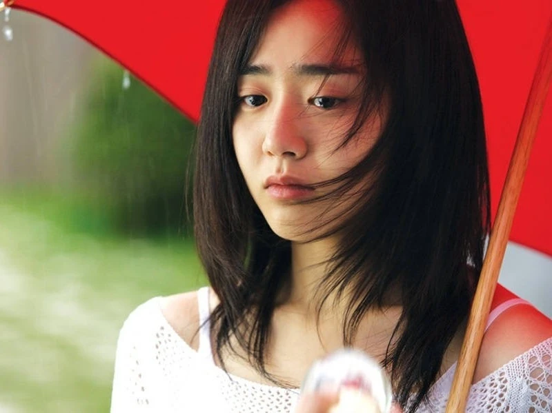 Căn bệnh khiến Moon Geun Young từ visual sáng trưng như "nàng thơ quốc dân" đến phù nề không nhận ra