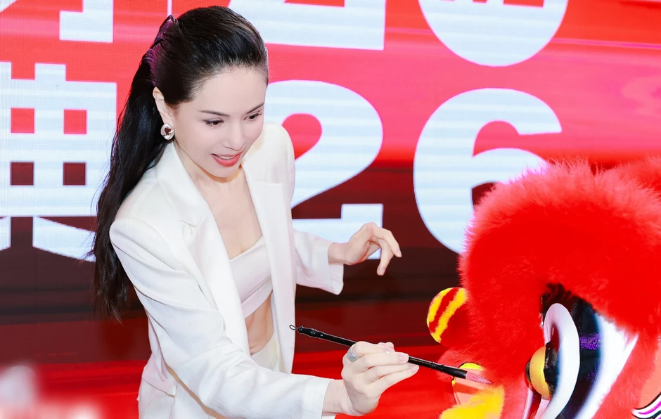 Cận cảnh nhan sắc "thoát tục" của Tiểu Long Nữ đẹp nhất màn ảnh: Tiên khí ngút ngàn, vẻ đẹp thực sự "không thuộc về nhân gian"!