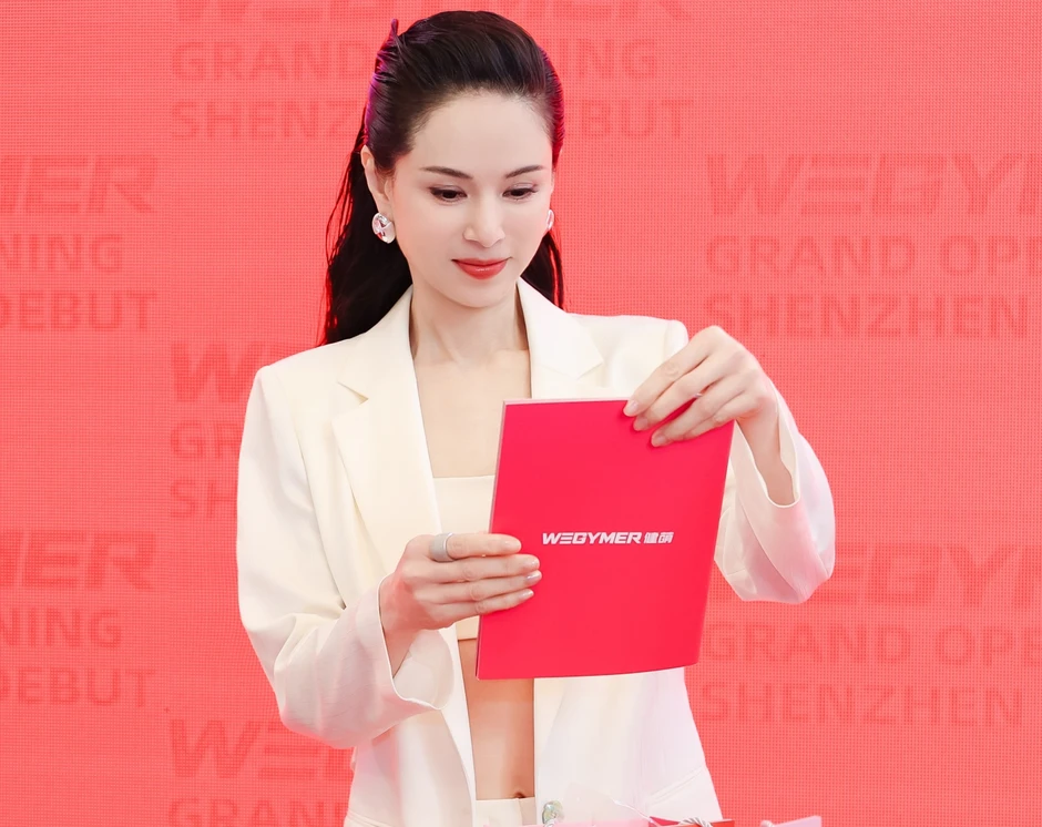 Cận cảnh nhan sắc "thoát tục" của Tiểu Long Nữ đẹp nhất màn ảnh: Tiên khí ngút ngàn, vẻ đẹp thực sự "không thuộc về nhân gian"!