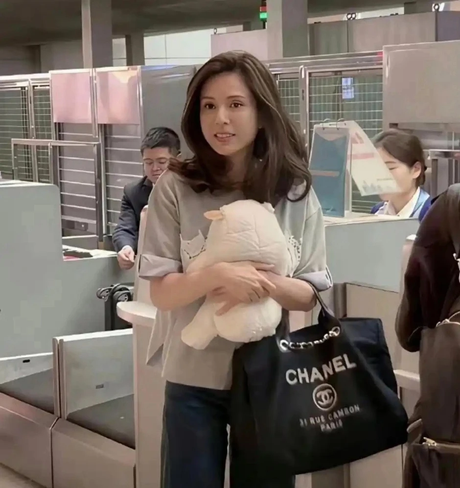 Cận cảnh nhan sắc "thoát tục" của Tiểu Long Nữ đẹp nhất màn ảnh: Tiên khí ngút ngàn, vẻ đẹp thực sự "không thuộc về nhân gian"!