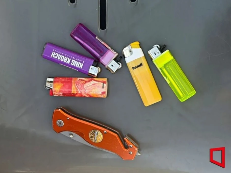 Cảnh sát chặn người mang dao, súng điện vì đêm nhạc BTS Cảnh sát chặn người mang dao, súng điện vì đêm nhạc BTS