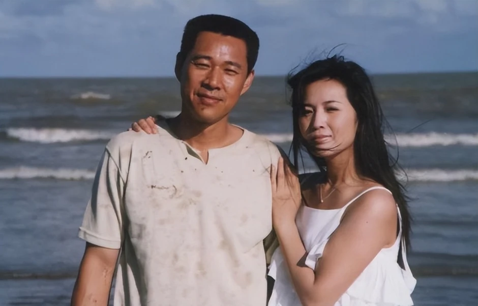 Cặp vợ chồng diễn viên lang thang nhặt rác như ăn mày: Sự thật ngỡ ngàng phía sau nguồn thu 15 tỷ mỗi năm!