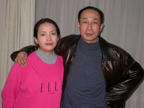 Cặp vợ chồng diễn viên lang thang nhặt rác trên phố bất ngờ kiếm tới 15 tỷ đồng mỗi năm