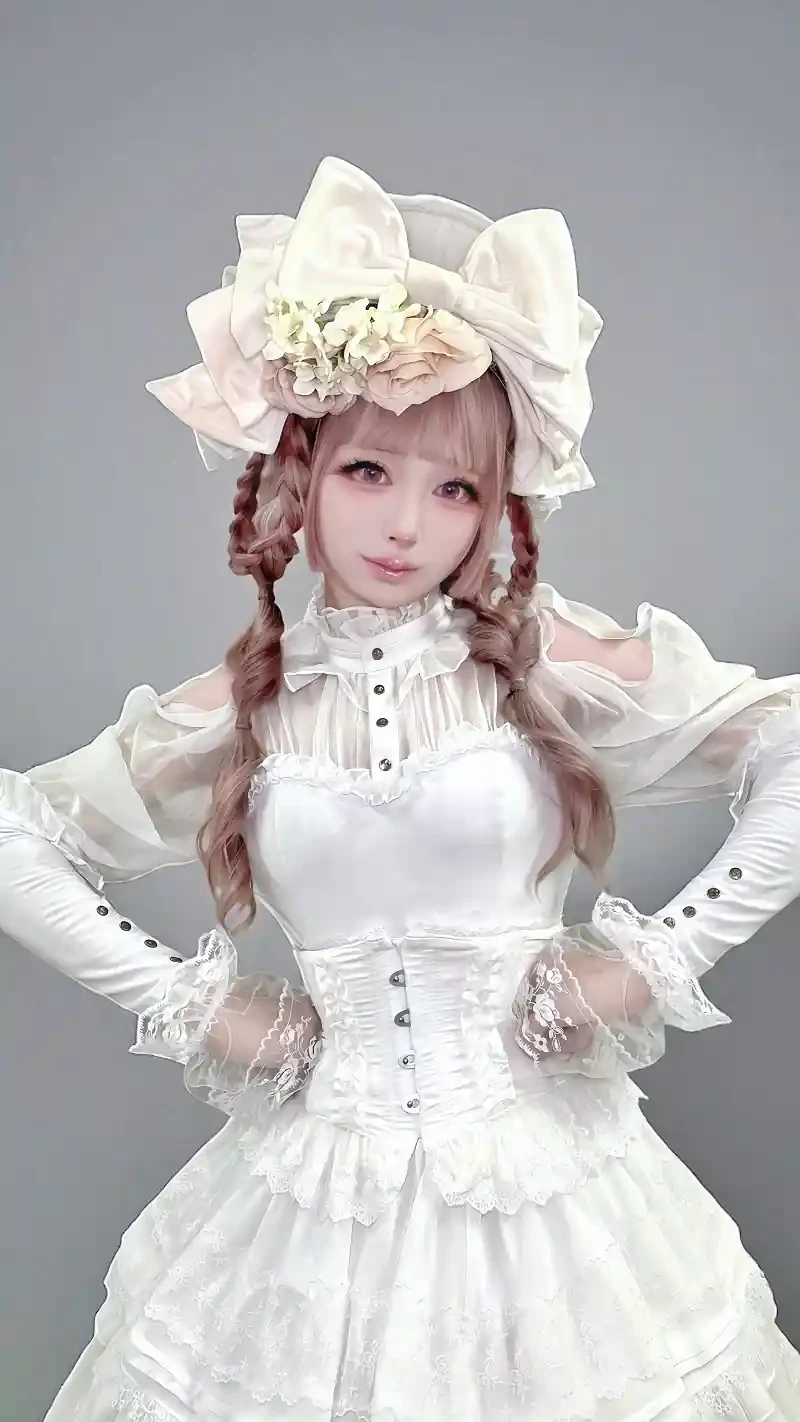 Câu chuyện đầy cảm động của "thiếu nữ U50" khiến cộng đồng mạng ngỡ ngàng Câu chuyện đầy cảm động của "thiếu nữ U50" khiến cộng đồng mạng ngỡ ngàng