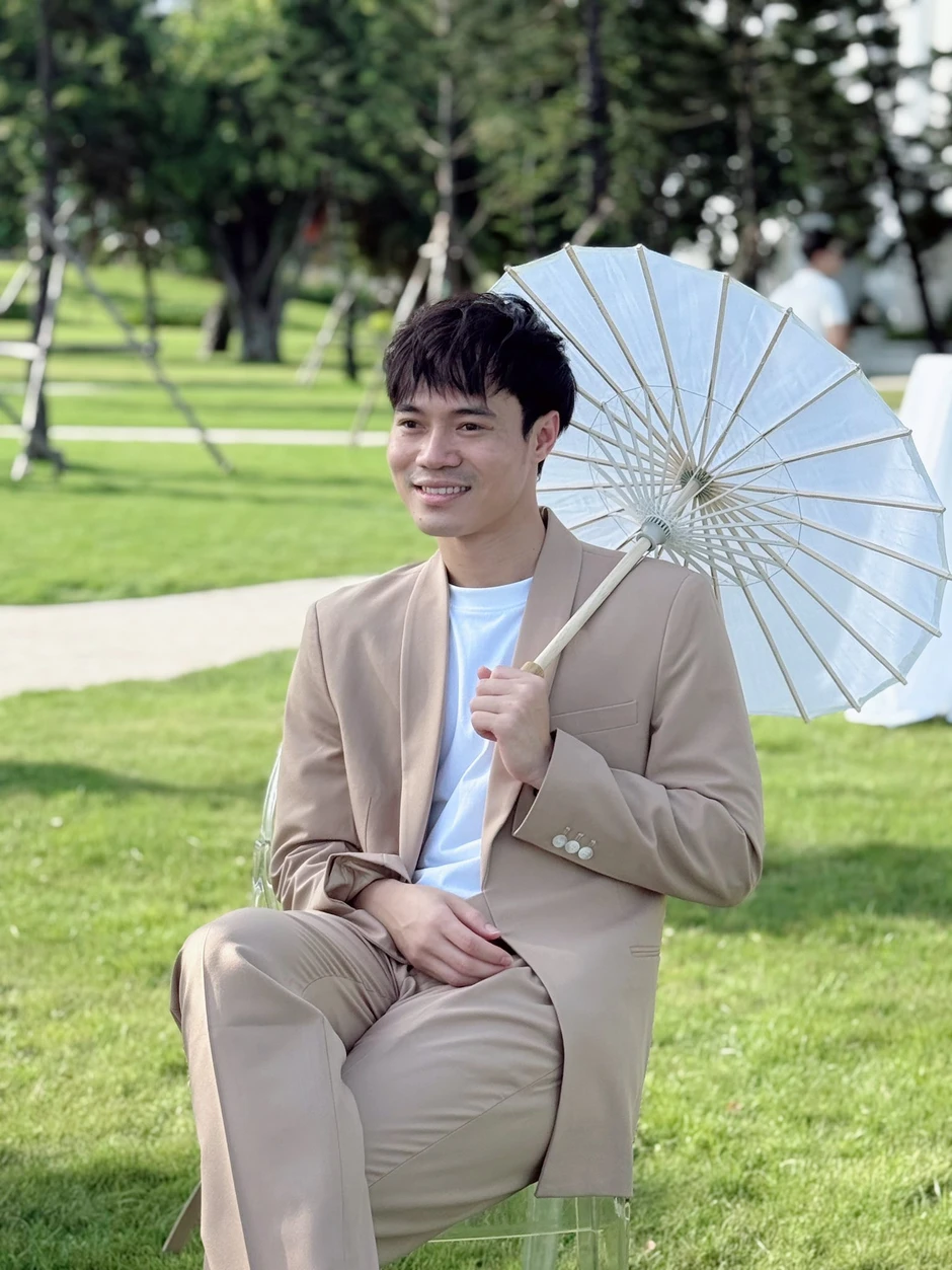 Câu trả lời cho thái độ Văn Toàn với chồng Hoà Minzy