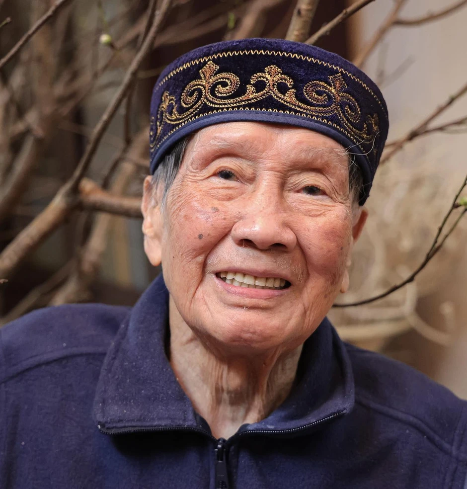 Nhạc sĩ Phạm Tuyên ở tuổi 96: một bên phổi khô cứng, thở oxy hàng ngày và tóc đen xuất hiện