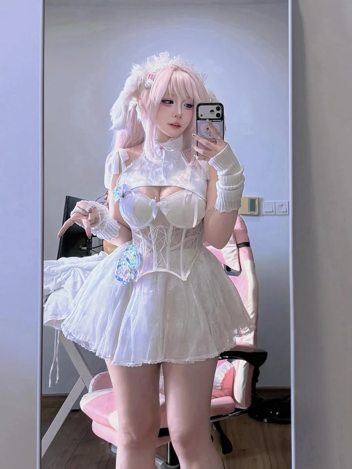 Chán cosplay, nữ coser "đổi gió" đón hè bằng một bộ ảnh mới