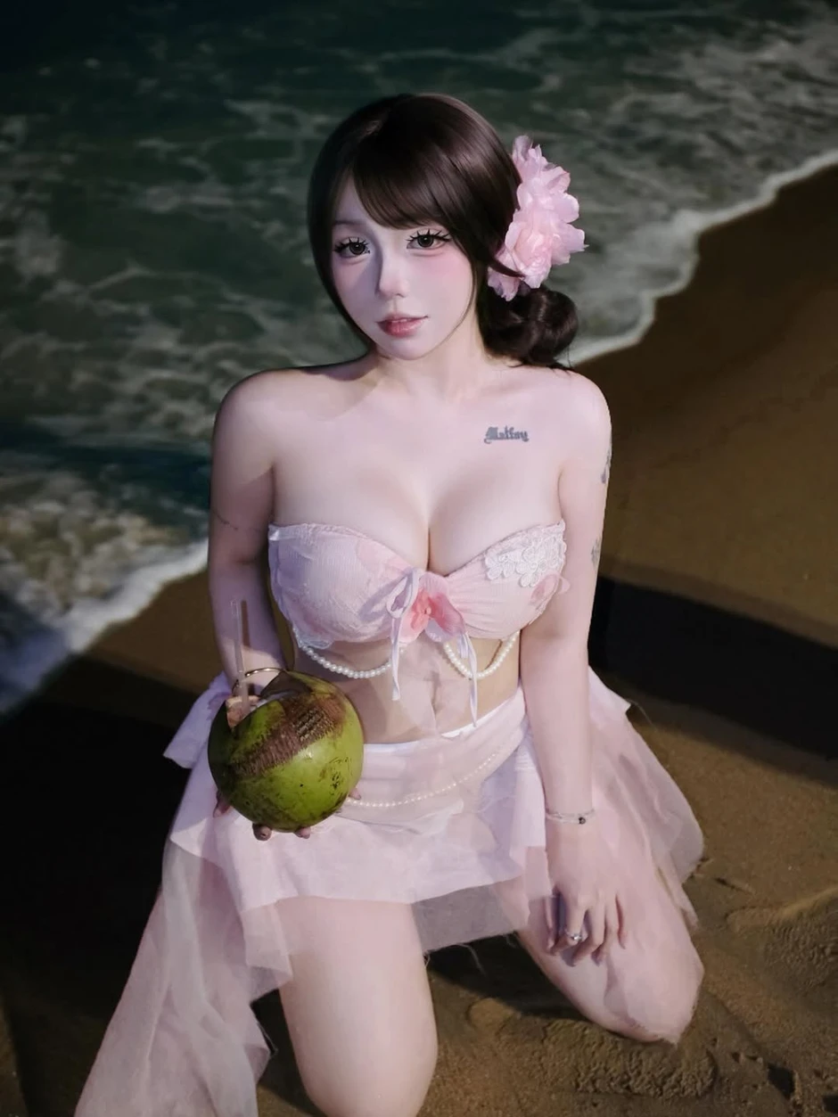 Chán cosplay, nữ coser "đổi gió" đón hè bằng một bộ ảnh mới