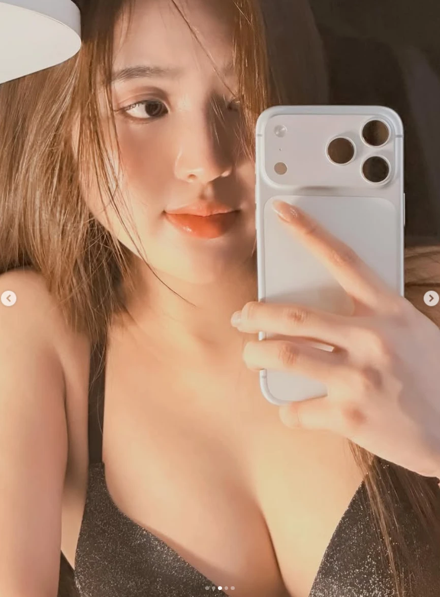 Lê Phương Anh khoe vóc dáng gợi cảm với nội y, nền tối giản vẫn nổi bật trên mạng