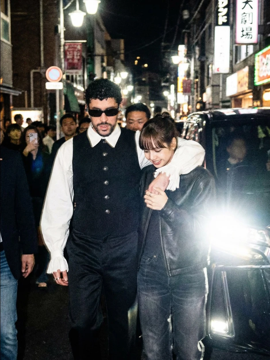 Chàng trai thân mật khoác vai Lisa (BLACKPINK): Lập kỷ lục 4,1 tỷ views vẫn bị Tổng thống Trump chê