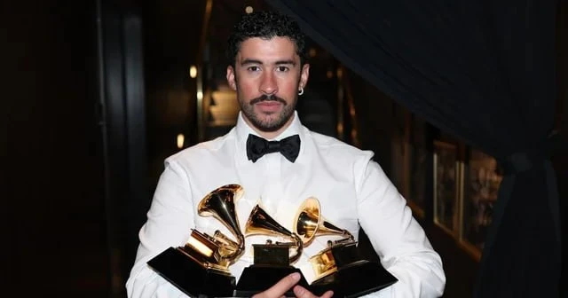 Chàng trai thân mật khoác vai Lisa (BLACKPINK): Lập kỷ lục 4,1 tỷ views vẫn bị Tổng thống Trump chê