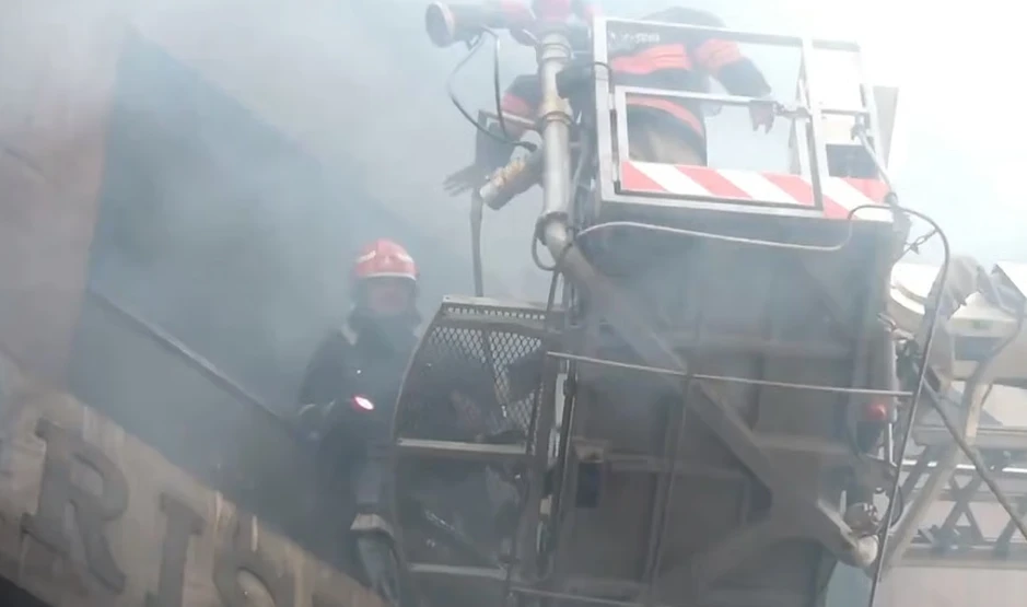 Cháy tòa nhà 5 tầng, 9 người trong một gia đình tử vong