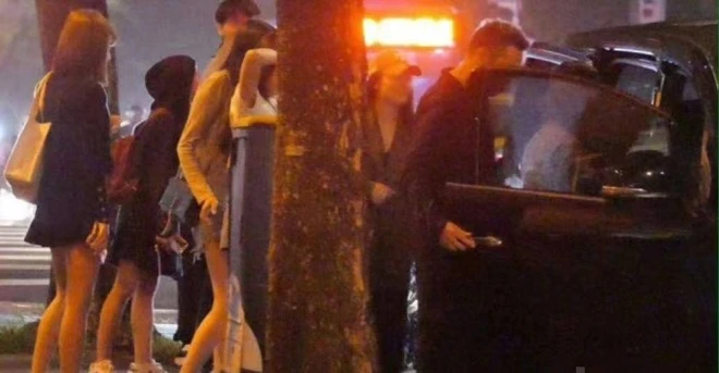 Tin nóng Showbiz Việt: Chồng thiếu gia bị tố gạ gẫm gái trẻ qua loạt tin nhắn gây sốc