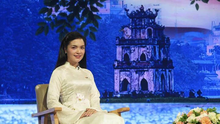 Chị Kính Hồng – Chị gái Hòa Minzy nổi tiếng trên VTV chính thức trở thành giám đốc