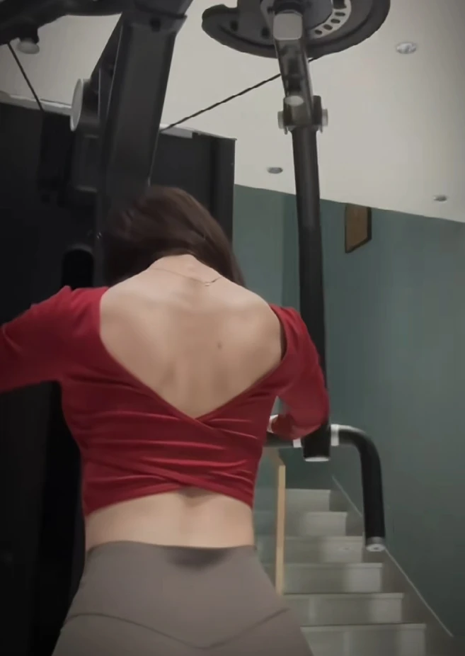 Đường cong nổi bật của hot girl: phong cách gọt dáng và vóc dáng săn chắc gây sốt mạng xã hội