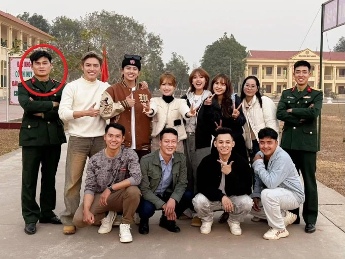 Chồng sắp cưới Hòa Minzy được khen ngoại hình rắn rỏi, đẹp trai