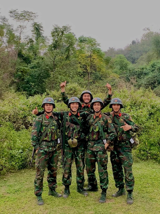 Chồng sắp cưới Hòa Minzy được khen ngoại hình rắn rỏi, đẹp trai