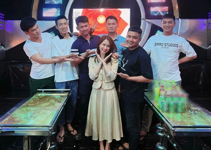 Chồng sắp cưới Hòa Minzy được khen ngoại hình rắn rỏi, đẹp trai