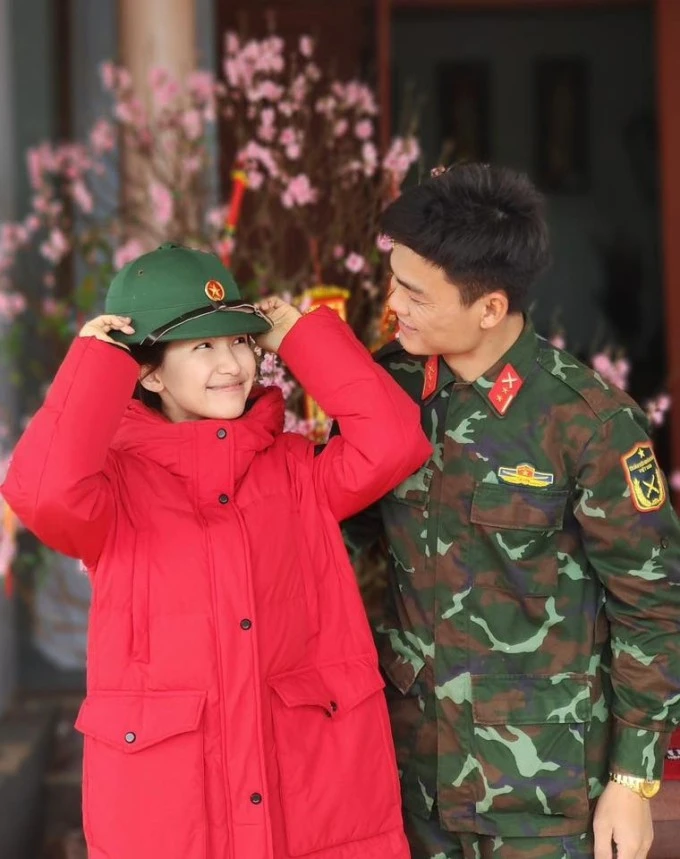 Chồng sắp cưới Hòa Minzy được khen ngoại hình rắn rỏi, đẹp trai