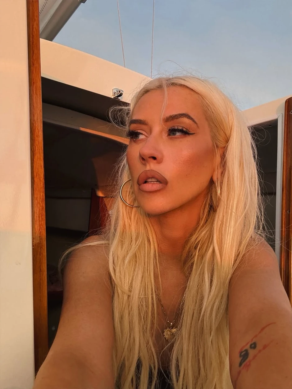 Christina Aguilera "cải lão hoàn đồng" gây sốc hậu giảm 25kg