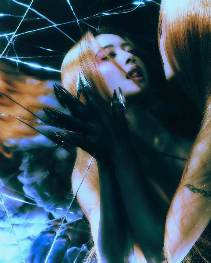 Christina Aguilera "cải lão hoàn đồng" gây sốc hậu giảm 25kg