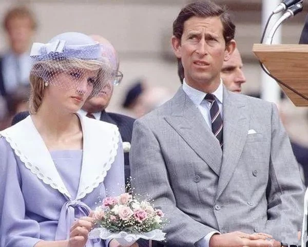 Chưa ai quên được vẻ đẹp "Công chúa ngủ trong rừng" khuynh nước khuynh thành của Công nương Diana từ 45 năm trước