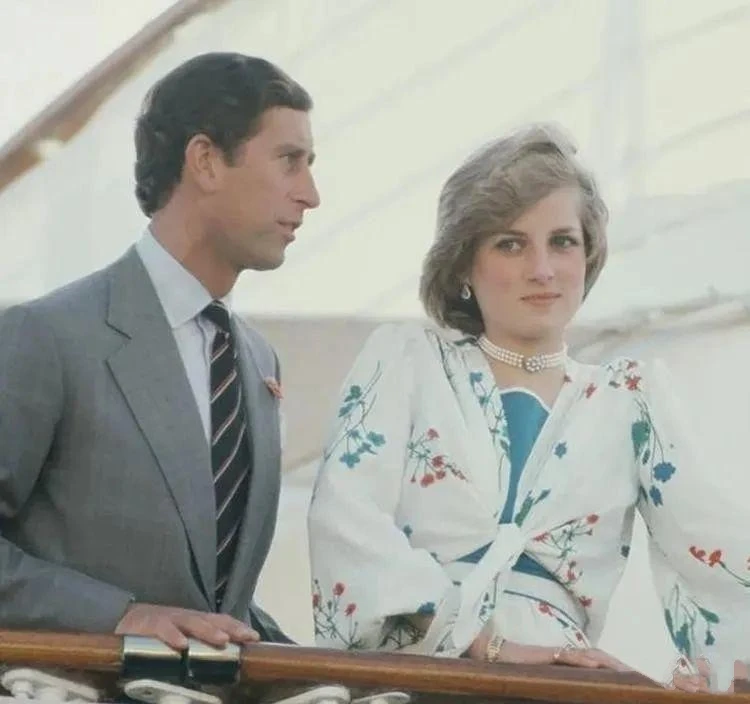 Chưa ai quên được vẻ đẹp "Công chúa ngủ trong rừng" khuynh nước khuynh thành của Công nương Diana từ 45 năm trước