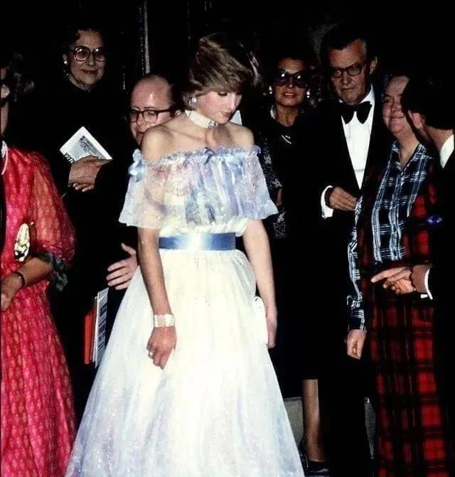 Chưa ai quên được vẻ đẹp "Công chúa ngủ trong rừng" khuynh nước khuynh thành của Công nương Diana từ 45 năm trước