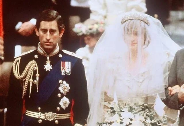 Chưa ai quên được vẻ đẹp "Công chúa ngủ trong rừng" khuynh nước khuynh thành của Công nương Diana từ 45 năm trước