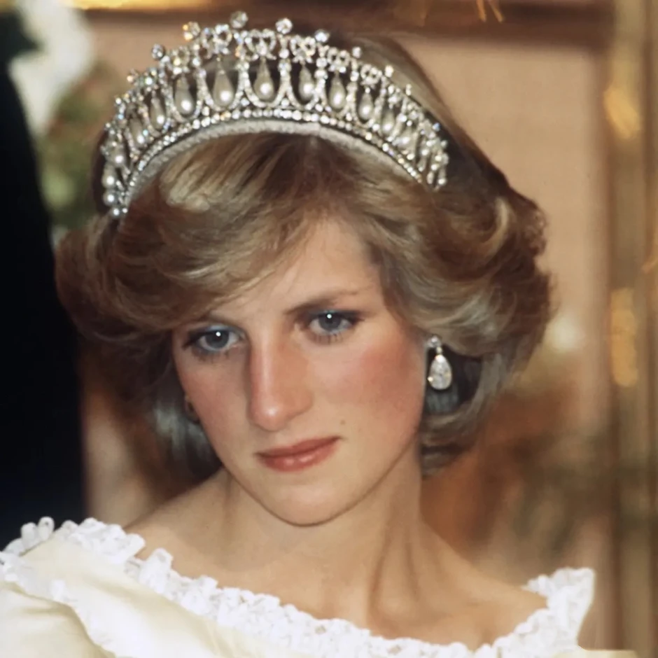 Chưa ai quên được vẻ đẹp "Công chúa ngủ trong rừng" khuynh nước khuynh thành của Công nương Diana từ 45 năm trước