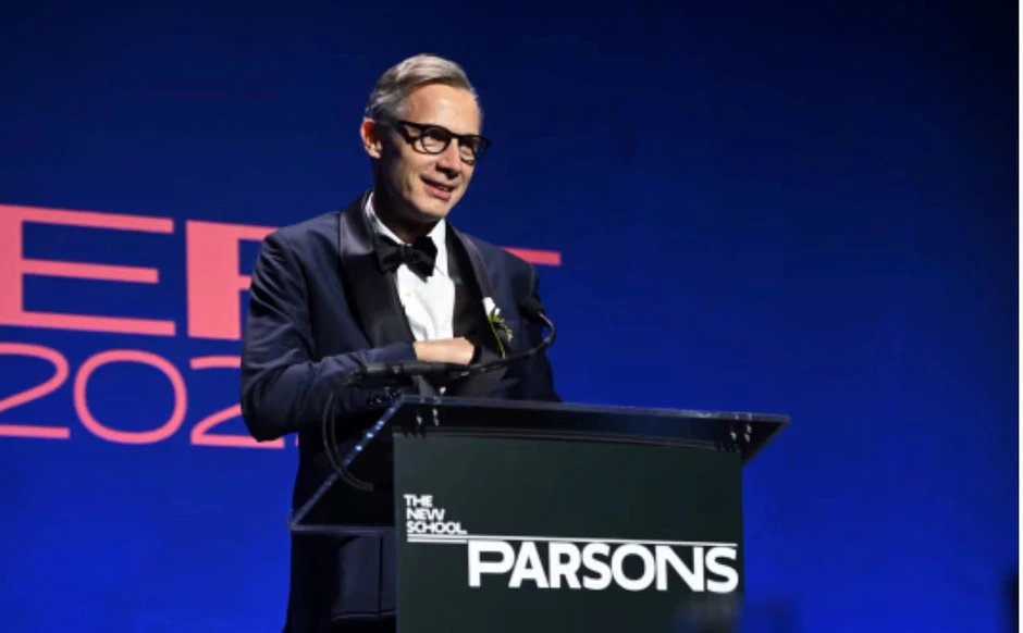 Chuỗi bán lẻ 100 năm tuổi tiếp tục đóng thêm 20 cửa hàng sau khi phá sản, hiện nợ Chanel, Louis Vuitton hàng triệu USD