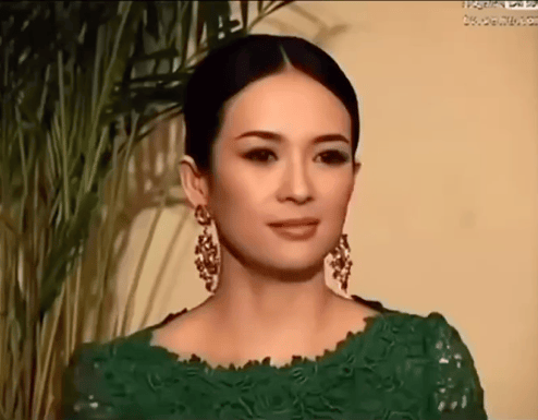 Chương Tử Di công khai lườm nguýt ngay trên sóng trực tiếp