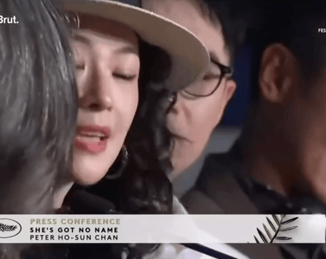 Chương Tử Di công khai lườm nguýt ngay trên sóng trực tiếp