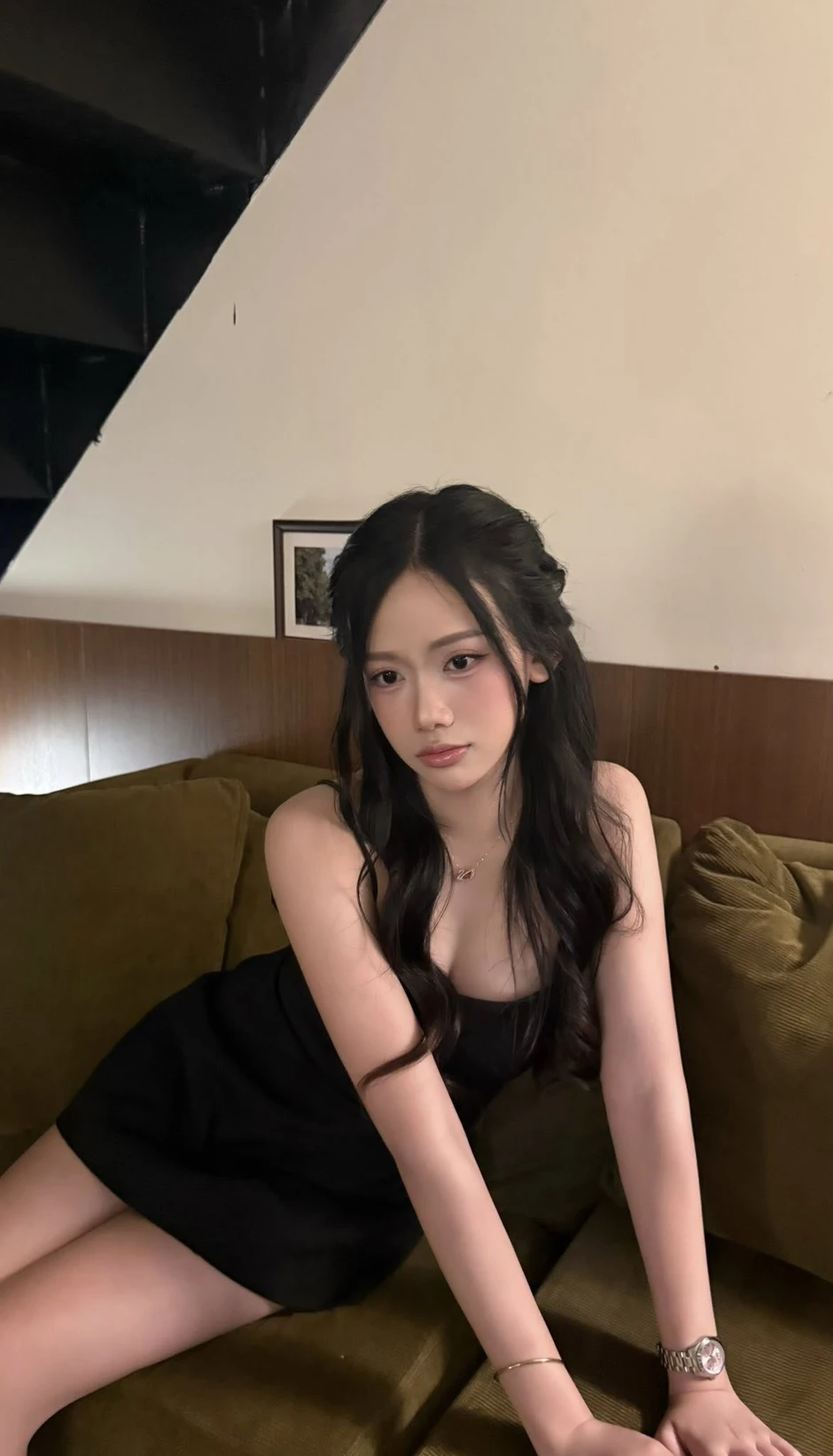 Chụp ảnh quá đẹp, hot girl được CDM ví như "Jisoo" về Việt Nam