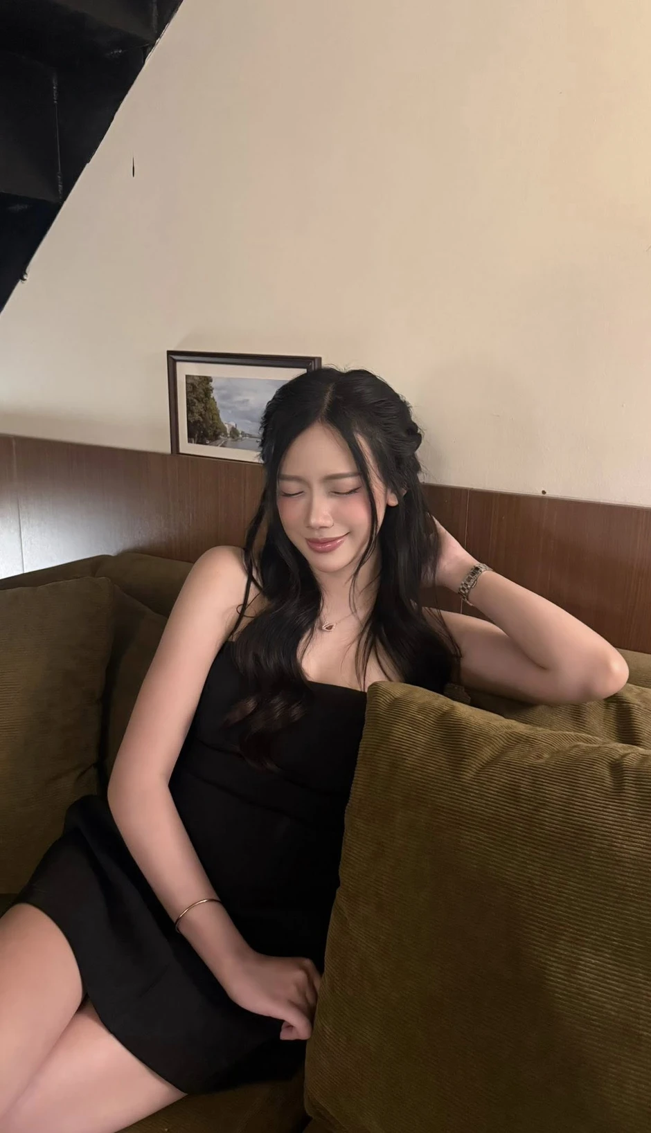 Chụp ảnh quá đẹp, hot girl được CDM ví như "Jisoo" về Việt Nam