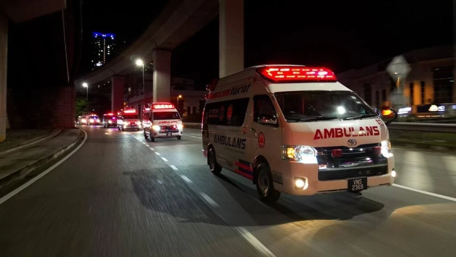 Chuyến đi chơi nước ngoài của gia đình kết thúc trong bi kịch, 2 con trở về cùng với tro cốt của mẹ