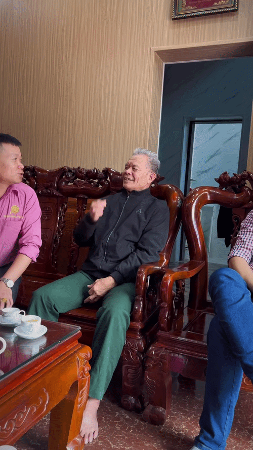 Clip Đại uý Thăng Văn Cương bẽn lẽn đi hỏi cưới Hoà Minzy, 1 chi tiết lộ rõ mối quan hệ với nhà vợ