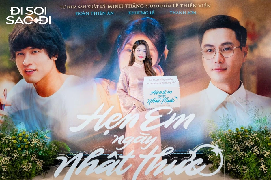 Clip hot: Kỳ Duyên chắp tay lạy khán giả trên thảm đỏ