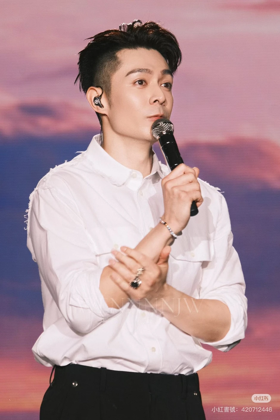 Clip: Khán giả nữ sân si “giật spotlight” của người khác, cái kết khiến MXH hả hê