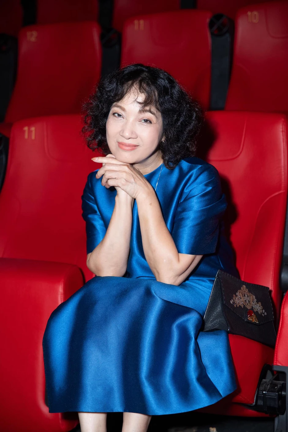 Clip NSND Lê Khanh bị gọi nhầm tên giữa sự kiện, cách xử lý đẳng cấp khiến dân tình nể phục