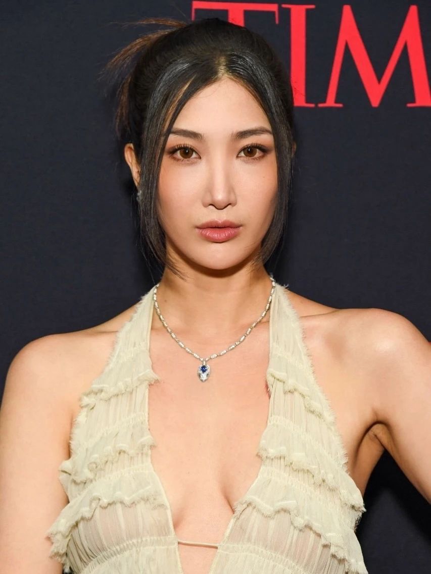 Cô gái bị cả Hàn Quốc từ chối đổi đời nhờ 1 ca khúc, nay là chủ nhân Oscar - Grammy