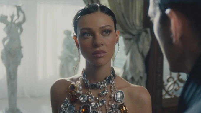 Nicola Peltz Beckham gây sốt với vai diễn gắn mác 1:8