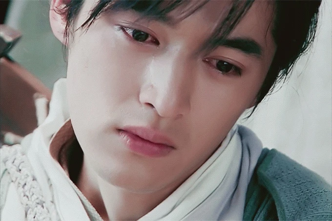 Con gái chủ thầu xây dựng "giả nghèo" làm trợ lý nghệ sĩ, cuối cùng cưới luôn "thánh ế" đẹp trai nhất showbiz