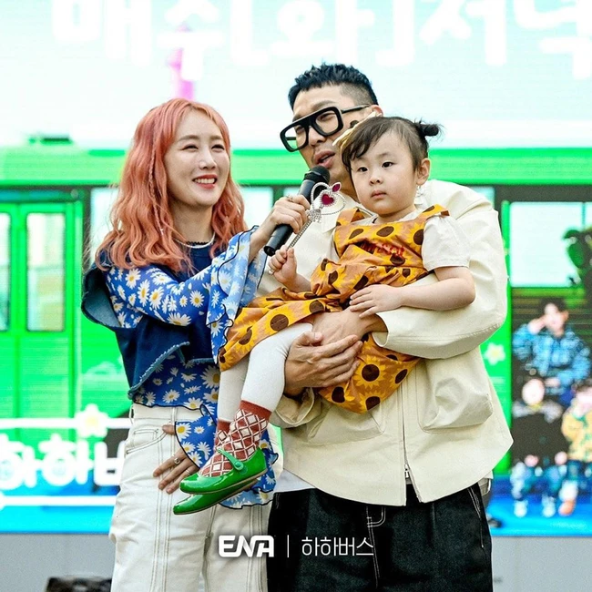 Con gái mắc bệnh hiếm, sao nam Running Man quyết định thay đổi cuộc đời