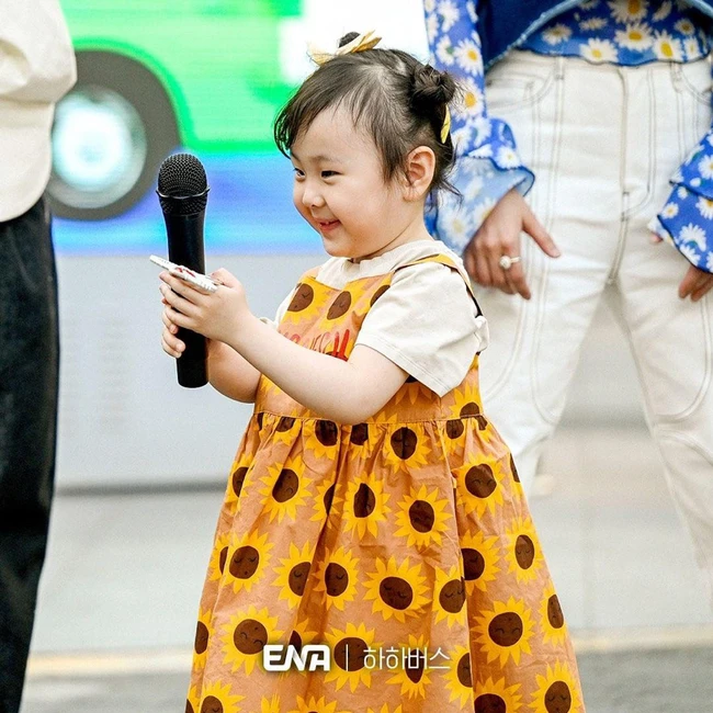 Con gái mắc bệnh hiếm, sao nam Running Man quyết định thay đổi cuộc đời