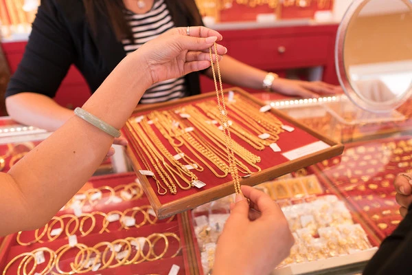 Con trai 16 tuổi xem tin tức và dự đoán, khuyên mẹ tích lữ vàng 3 năm để lãi 1,4 tỷ đồng