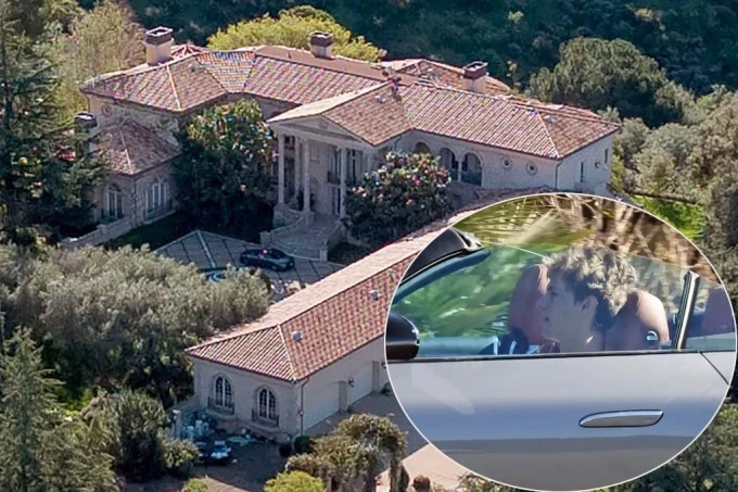 Con trai 19 tuổi của Britney Spears đi biển cùng bạn gái