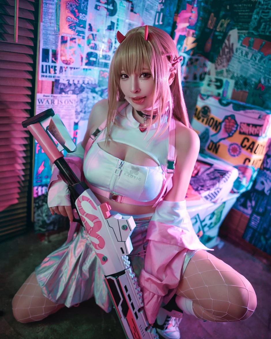 Coser "chơi lớn" dùng lửa thật ở hậu trường: Quá cháy hay quá liều? Coser "chơi lớn" dùng lửa thật ở hậu trường: Quá cháy hay quá liều?