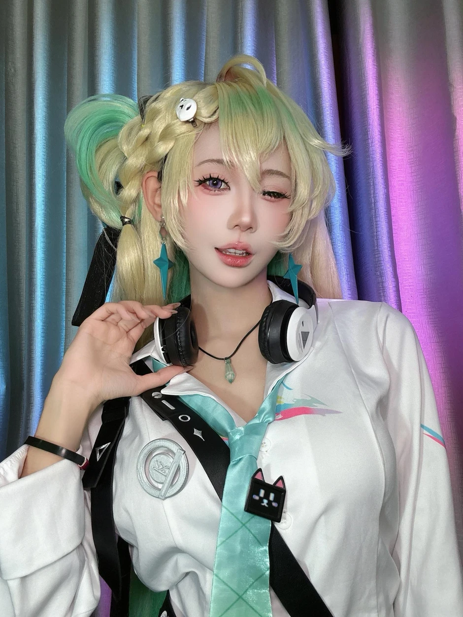 Cosplay rồi nhảy như idol, hot girl xinh đẹp khiến anh em "gục ngã" trong mê mệt